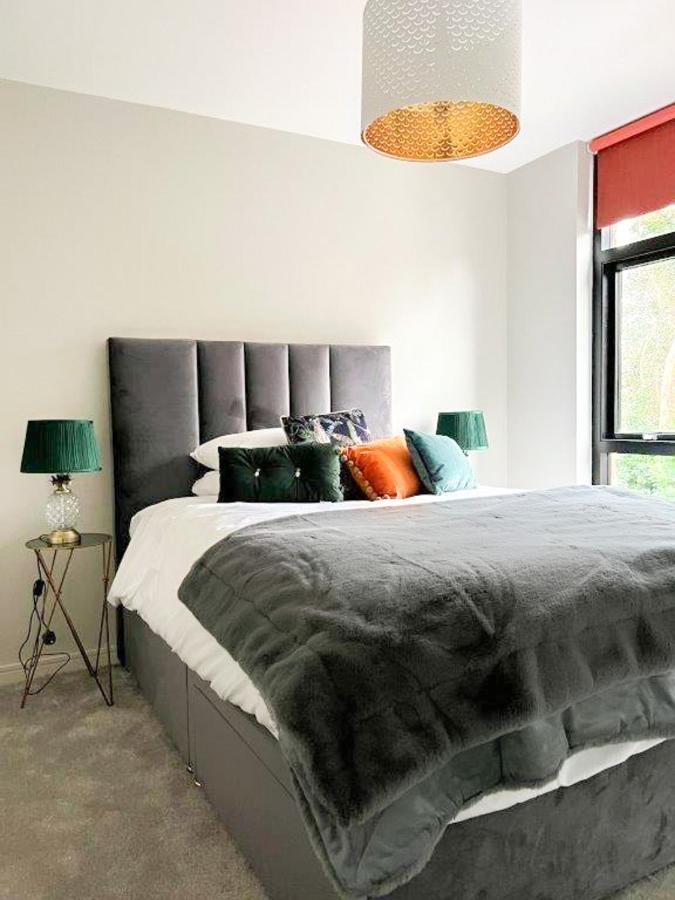 Modern Luxurious Apartment W/ Patio Balcony & View Jordanstown Eksteriør billede