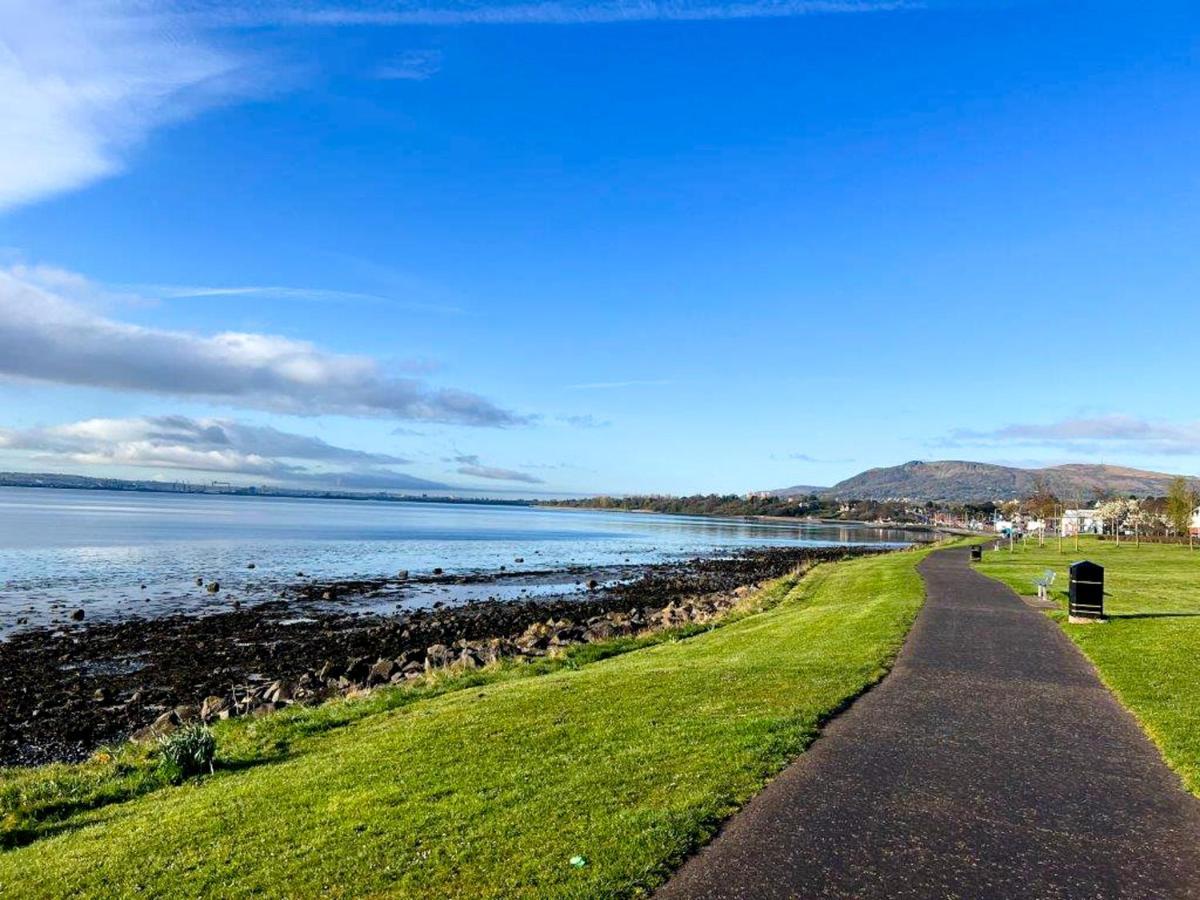 Modern Luxurious Apartment W/ Patio Balcony & View Jordanstown Eksteriør billede
