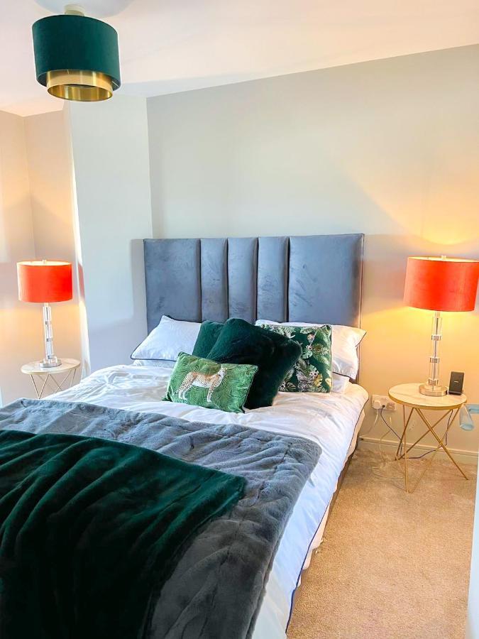 Modern Luxurious Apartment W/ Patio Balcony & View Jordanstown Eksteriør billede